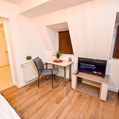 The Lincoln Suites - Central Shabbat Friendly Apartments Bukarest Exteriör bild