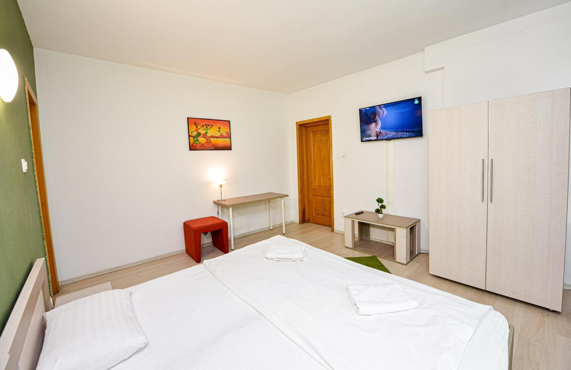 The Lincoln Suites - Central Shabbat Friendly Apartments Bukarest Exteriör bild