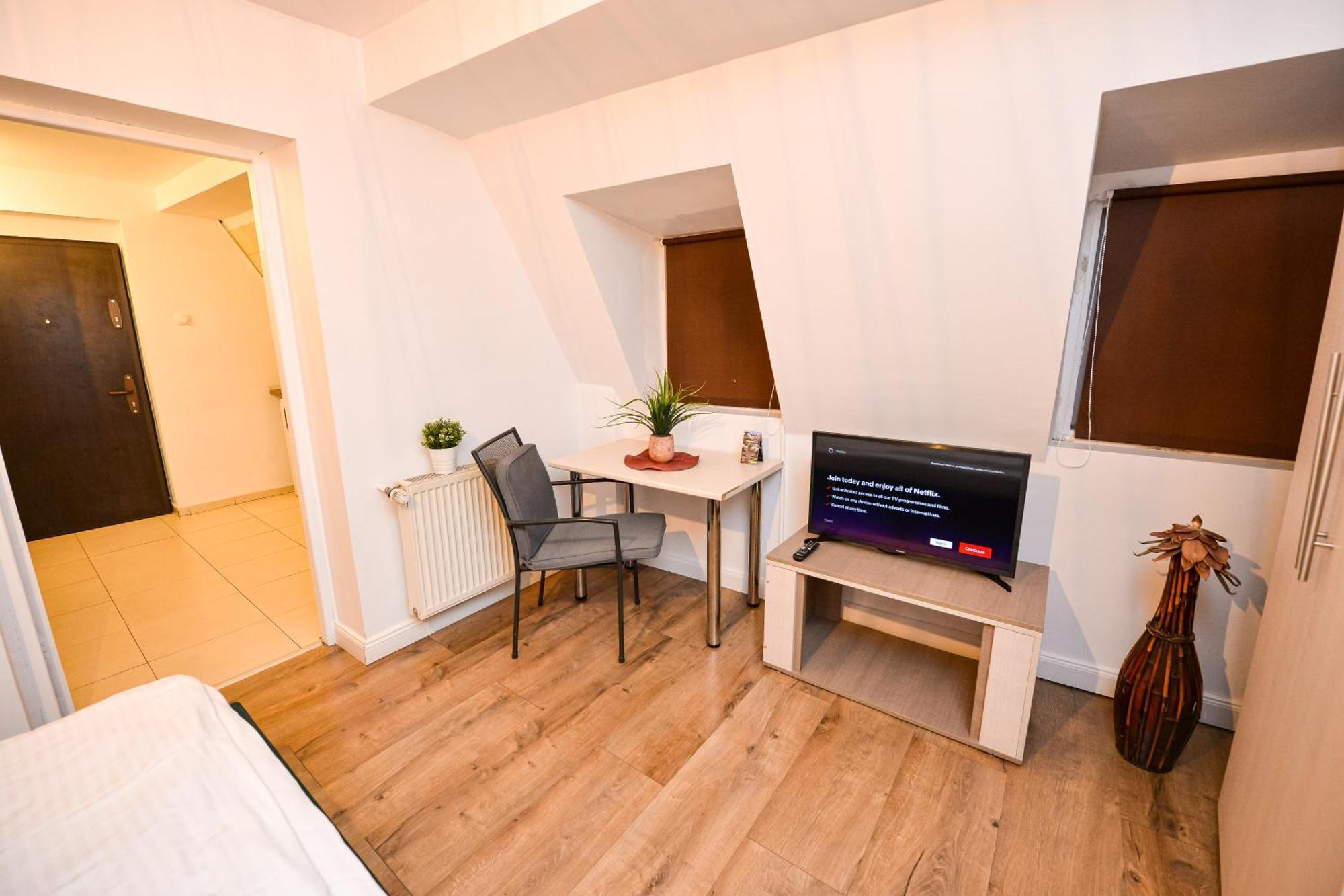 The Lincoln Suites - Central Shabbat Friendly Apartments Bukarest Exteriör bild