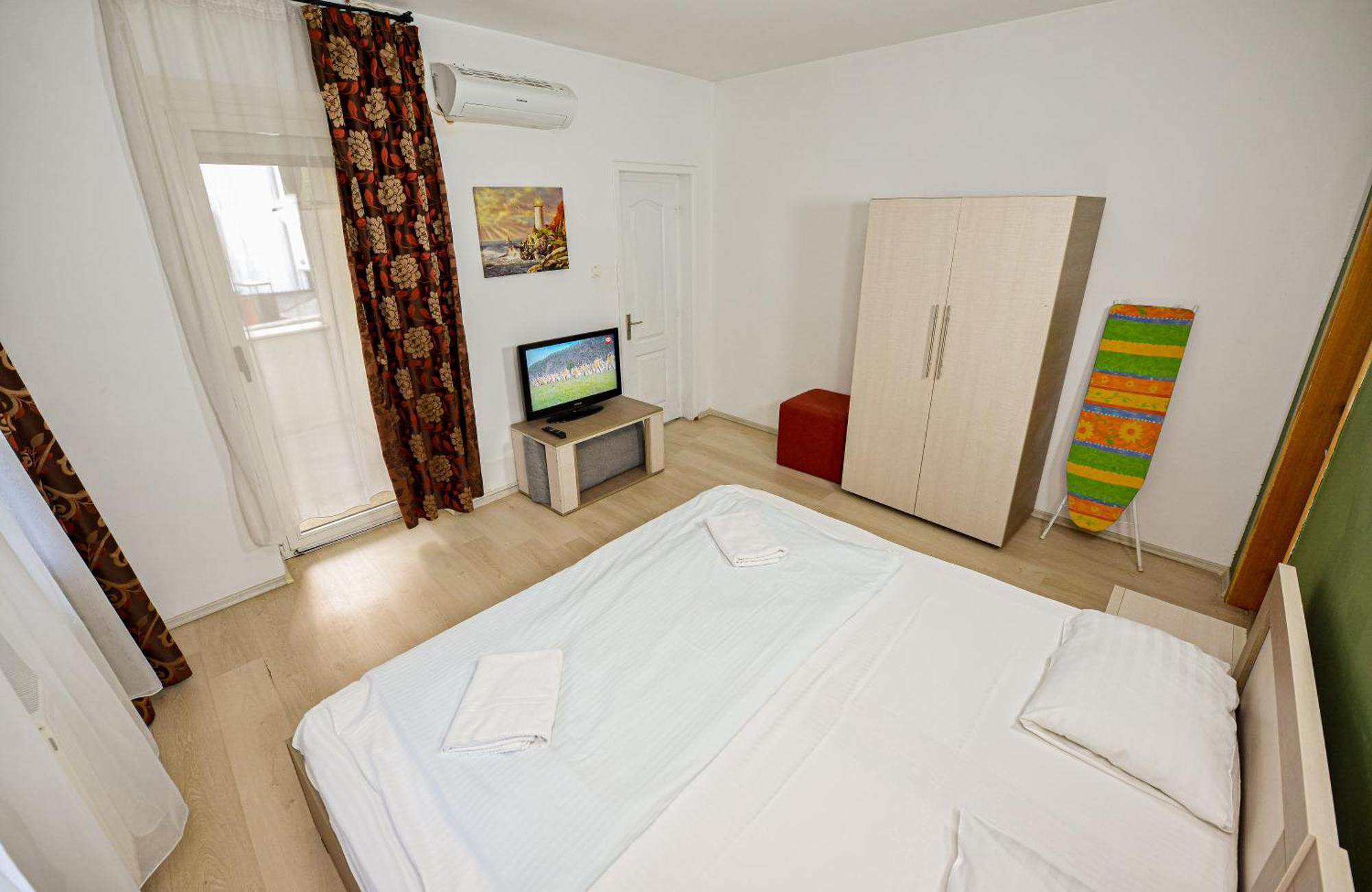 The Lincoln Suites - Central Shabbat Friendly Apartments Bukarest Exteriör bild