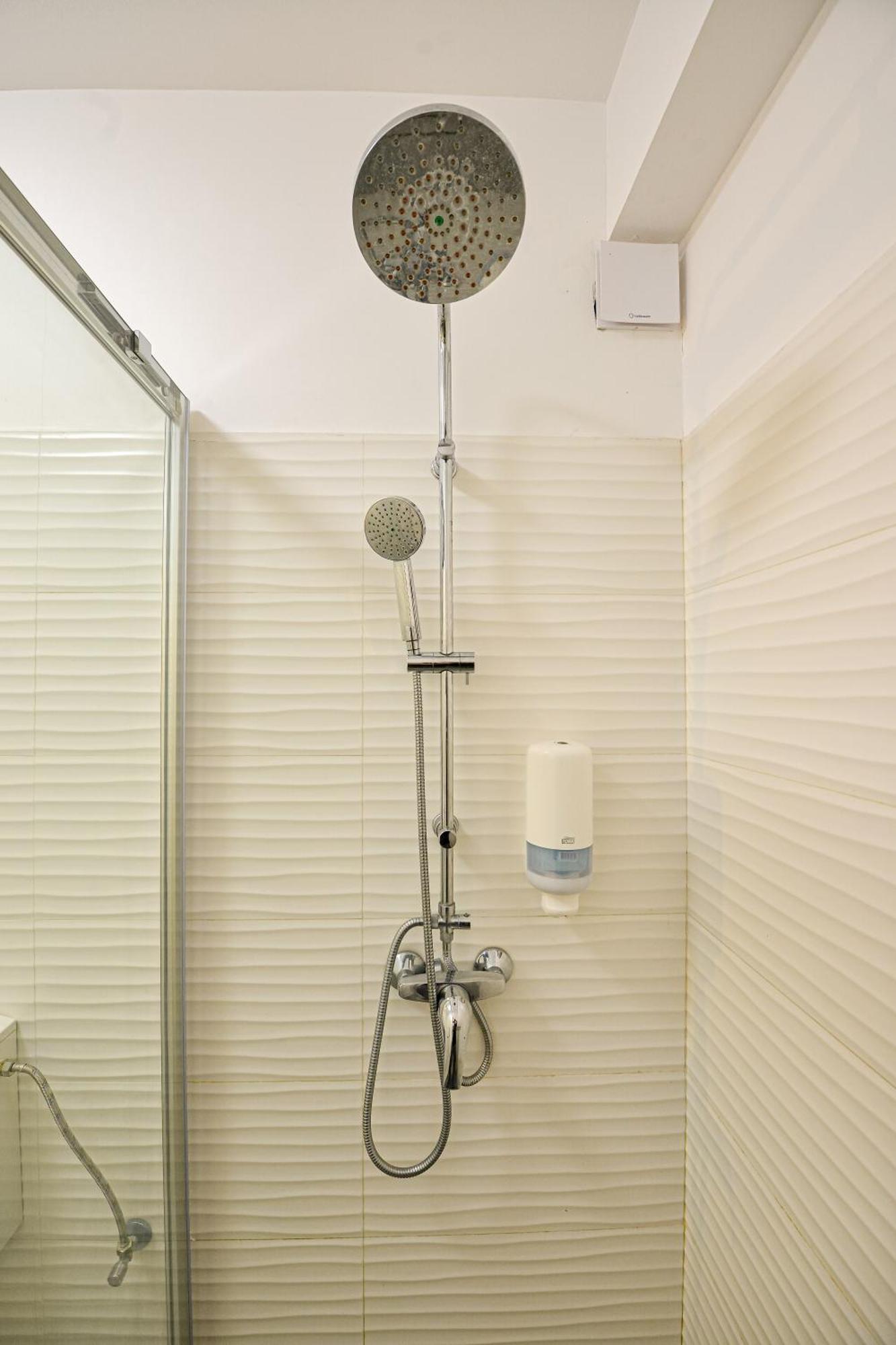 The Lincoln Suites - Central Shabbat Friendly Apartments Bukarest Exteriör bild