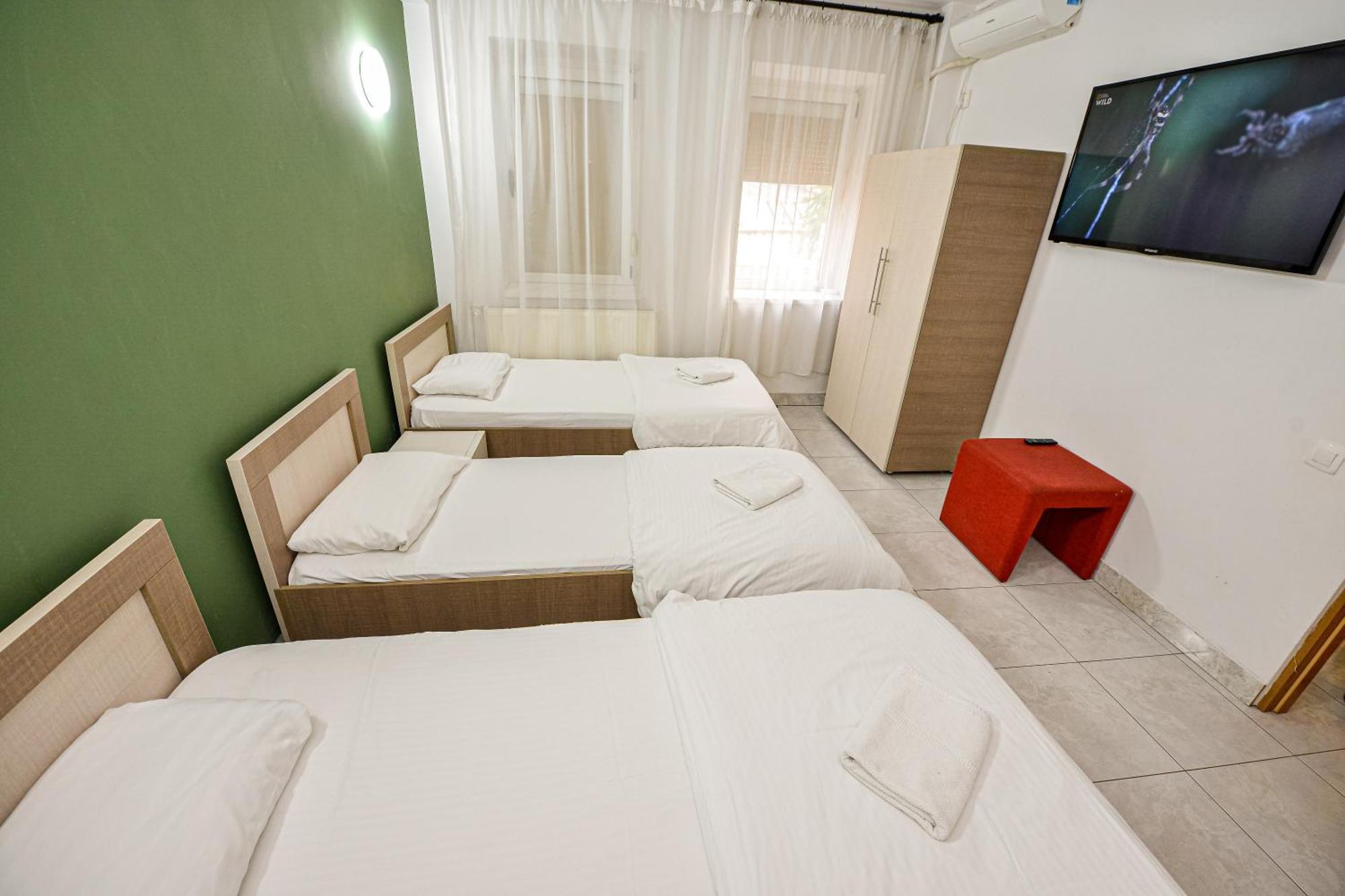 The Lincoln Suites - Central Shabbat Friendly Apartments Bukarest Exteriör bild