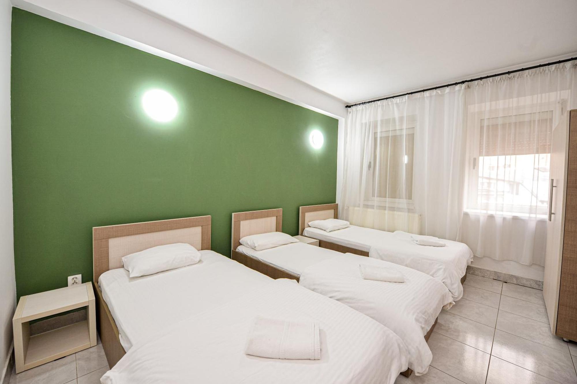 The Lincoln Suites - Central Shabbat Friendly Apartments Bukarest Exteriör bild