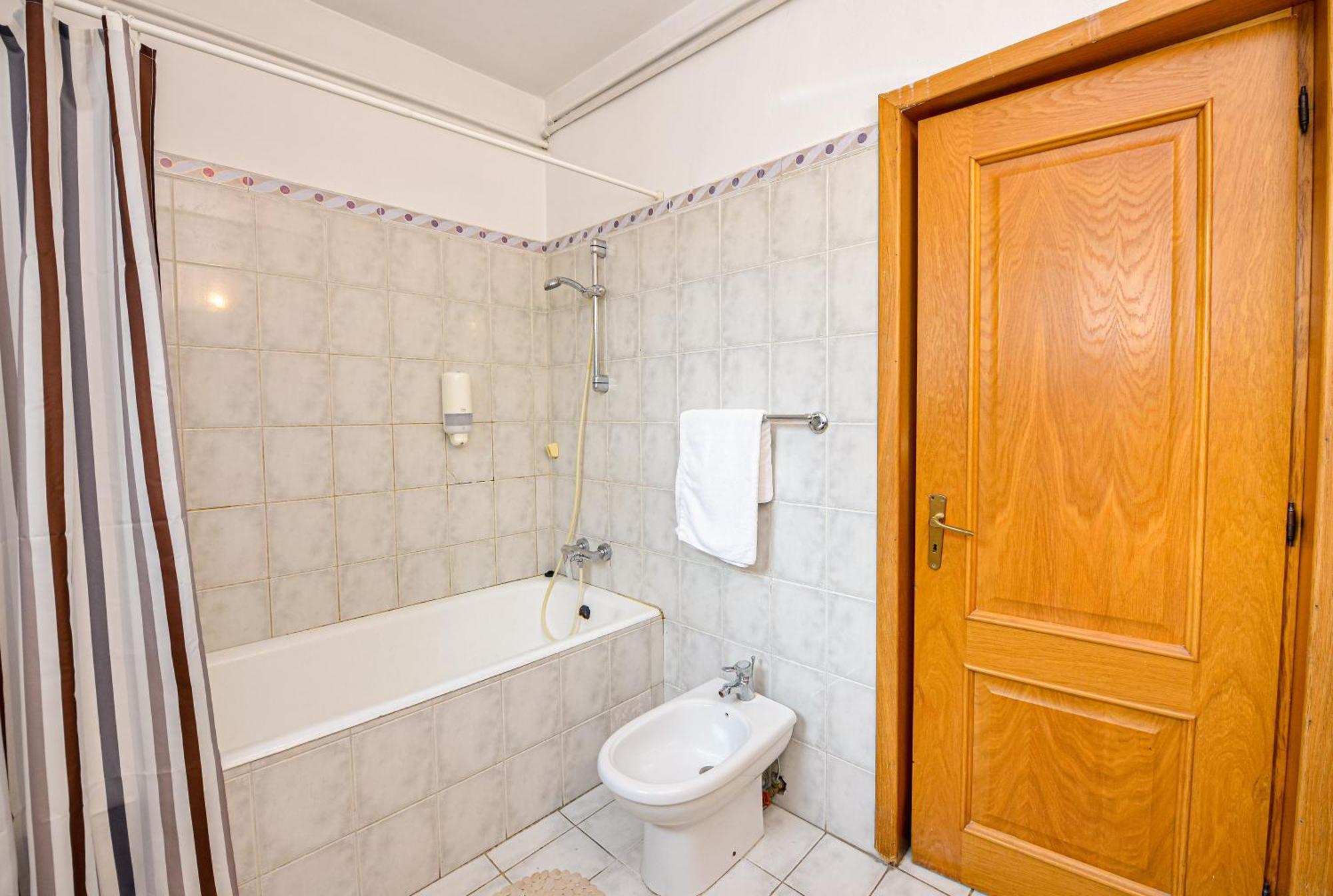 The Lincoln Suites - Central Shabbat Friendly Apartments Bukarest Exteriör bild
